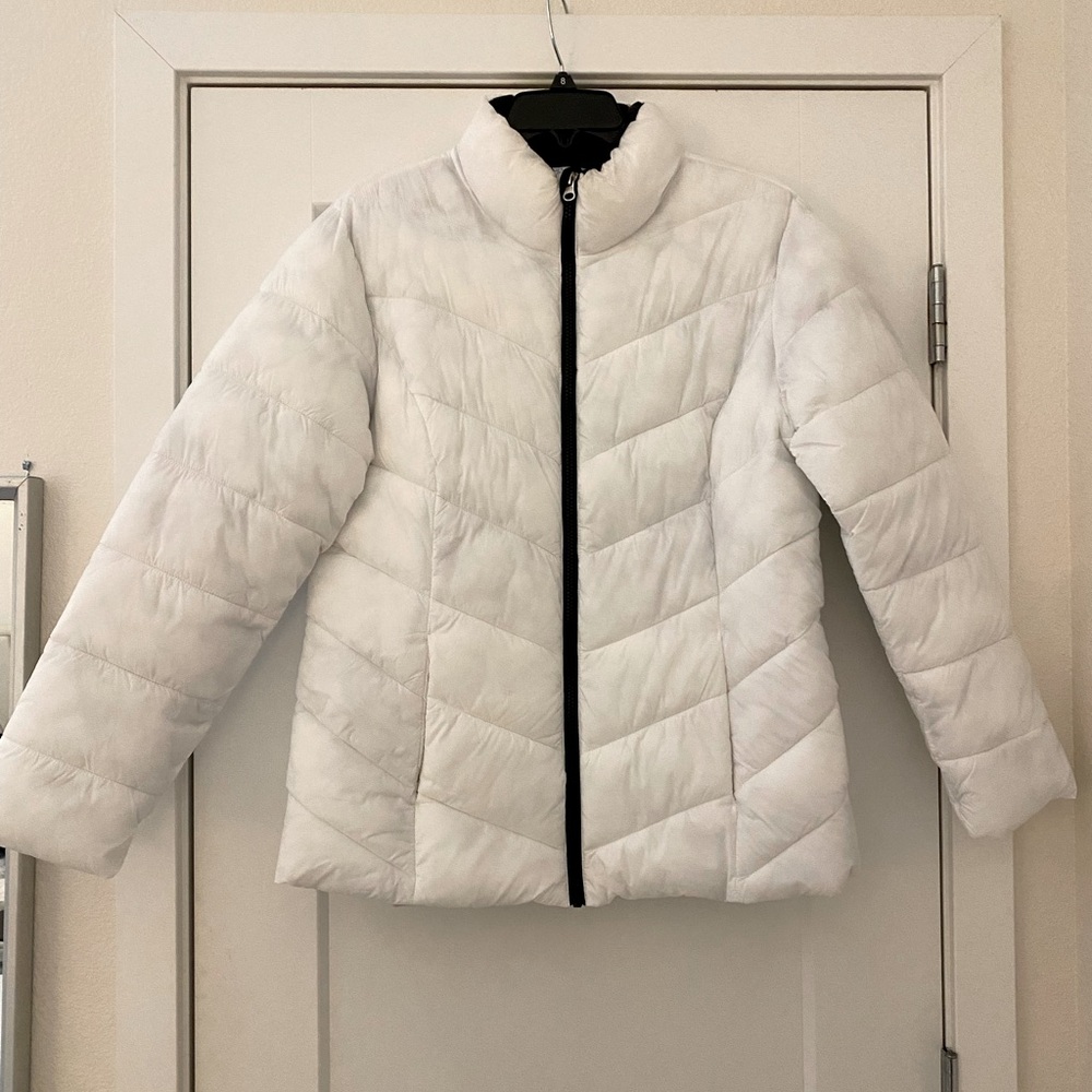 White puffer zip up jacket